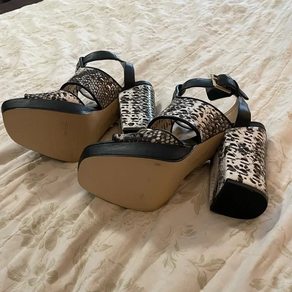 Calvin Klein Black and White Snake Platform Pump Formal Shoes 7 - Picture 5 of 14